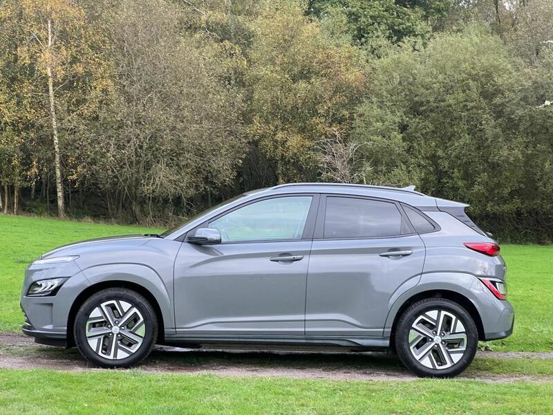 HYUNDAI KONA KONA 64kWh Premium SUV 5dr Electric Auto (10.5kW Charger) (204 ps) 1 OWNER FROM NEW|R/CAM|PRIVACY - U10205