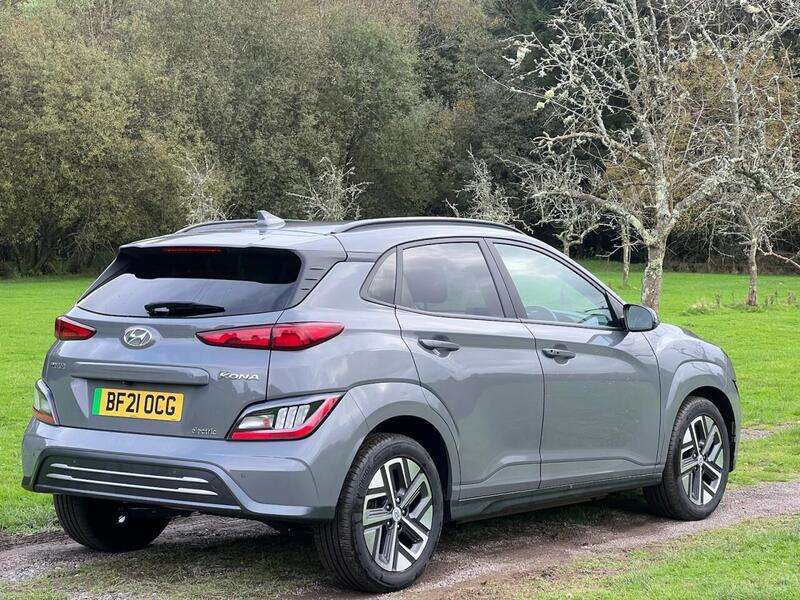 HYUNDAI KONA KONA 64kWh Premium SUV 5dr Electric Auto (10.5kW Charger) (204 ps) 1 OWNER FROM NEW|R/CAM|PRIVACY - U10205