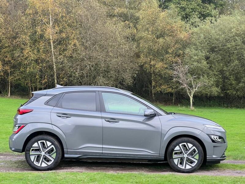 HYUNDAI KONA KONA 64kWh Premium SUV 5dr Electric Auto (10.5kW Charger) (204 ps) 1 OWNER FROM NEW|R/CAM|PRIVACY - U10205