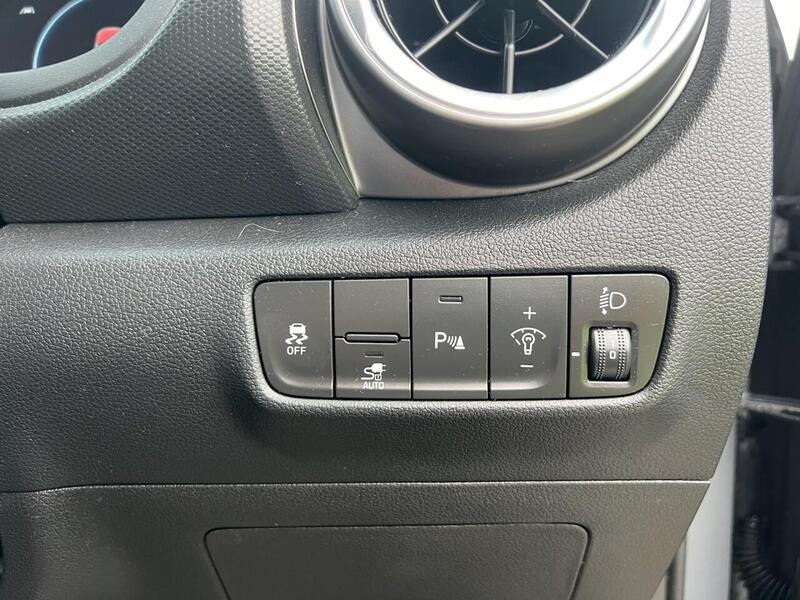 HYUNDAI KONA KONA 64kWh Premium SUV 5dr Electric Auto (10.5kW Charger) (204 ps) 1 OWNER FROM NEW|R/CAM|PRIVACY - U10205