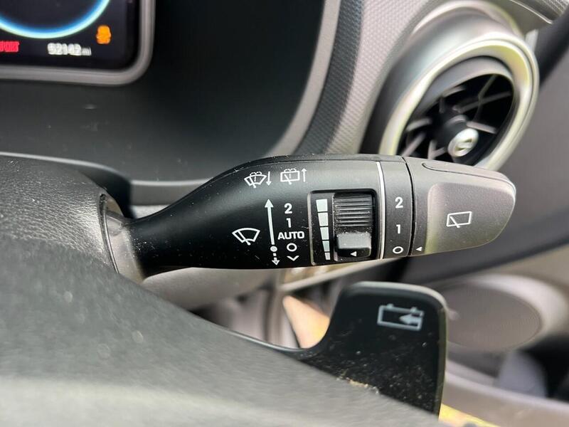 HYUNDAI KONA KONA 64kWh Premium SUV 5dr Electric Auto (10.5kW Charger) (204 ps) 1 OWNER FROM NEW|R/CAM|PRIVACY - U10205