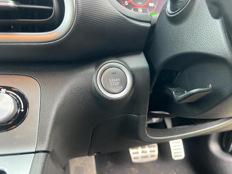 HYUNDAI KONA KONA 64kWh Premium SUV 5dr Electric Auto (10.5kW Charger) (204 ps) 1 OWNER FROM NEW|R/CAM|PRIVACY - U10205