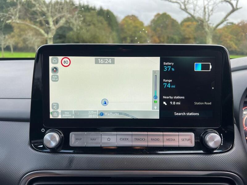 HYUNDAI KONA KONA 64kWh Premium SUV 5dr Electric Auto (10.5kW Charger) (204 ps) 1 OWNER FROM NEW|R/CAM|PRIVACY - U10205