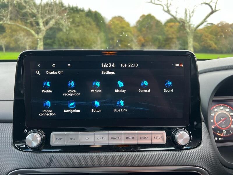 HYUNDAI KONA KONA 64kWh Premium SUV 5dr Electric Auto (10.5kW Charger) (204 ps) 1 OWNER FROM NEW|R/CAM|PRIVACY - U10205