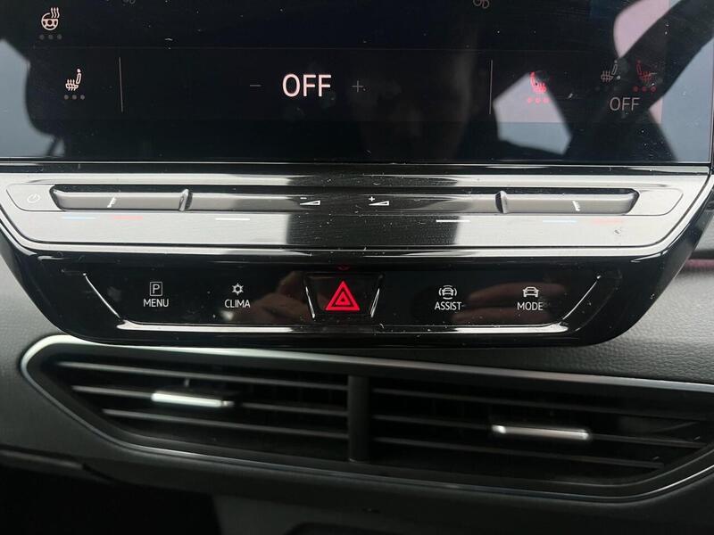 VOLKSWAGEN ID3 ID3 LIFE 5d 202 BHP 1 OWNER FROM NEW|VAT QUALIFYING - U10270