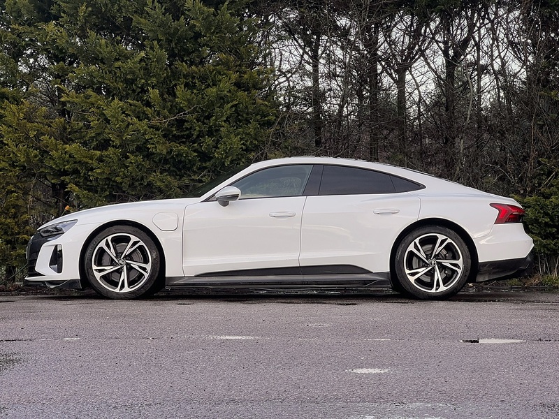 AUDI E-TRON GT E-TRON GT QUATTRO BASE 4d 523 BHP 1 OWNER FROM NEW|VAT QUALIFYING - U10284