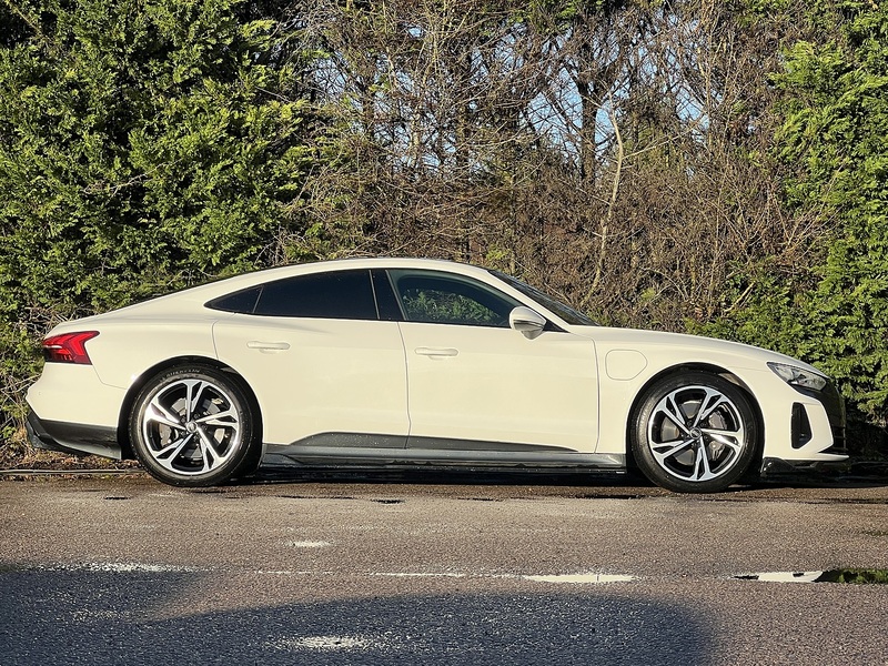 AUDI E-TRON GT E-TRON GT QUATTRO BASE 4d 523 BHP 1 OWNER FROM NEW|VAT QUALIFYING - U10284