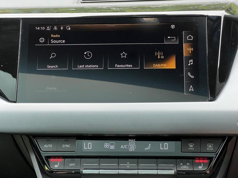 AUDI E-TRON GT E-TRON GT QUATTRO BASE 4d 523 BHP 1 OWNER FROM NEW|VAT QUALIFYING - U10284