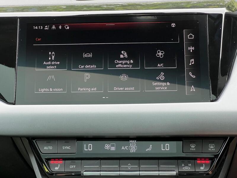 AUDI E-TRON GT E-TRON GT QUATTRO BASE 4d 523 BHP 1 OWNER FROM NEW|VAT QUALIFYING - U10284