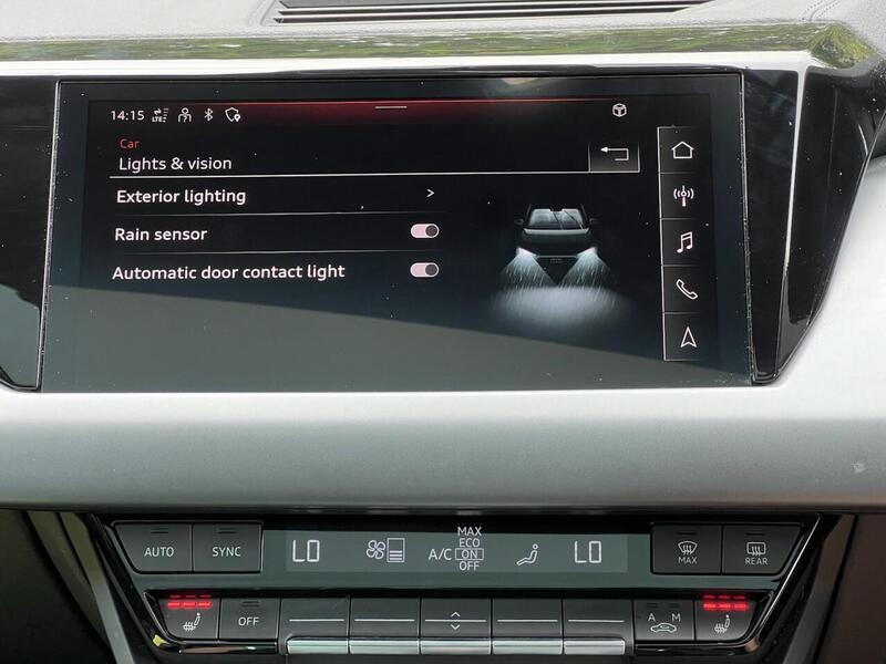 AUDI E-TRON GT E-TRON GT QUATTRO BASE 4d 523 BHP 1 OWNER FROM NEW|VAT QUALIFYING - U10284