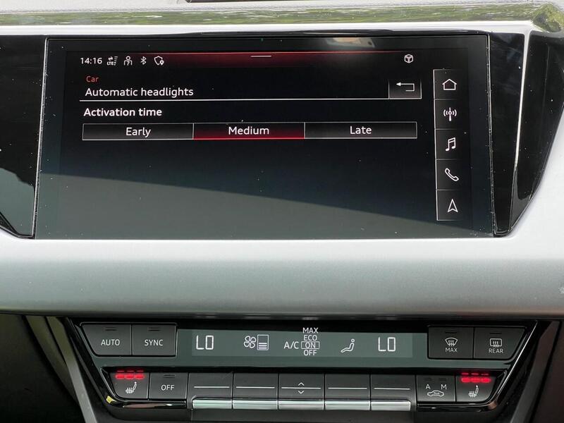 AUDI E-TRON GT E-TRON GT QUATTRO BASE 4d 523 BHP 1 OWNER FROM NEW|VAT QUALIFYING - U10284