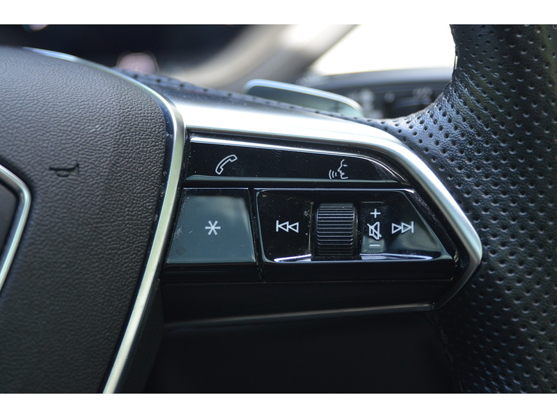 AUDI E-TRON GT E-TRON GT QUATTRO BASE 4d 523 BHP 1 OWNER FROM NEW|VAT QUALIFYING - U10284