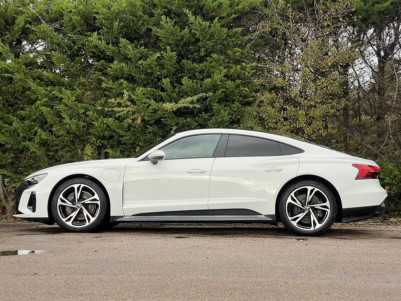 AUDI E-TRON GT E-TRON GT QUATTRO BASE 4d 523 BHP 1 OWNER FROM NEW|VAT QUALIFYING - U10284