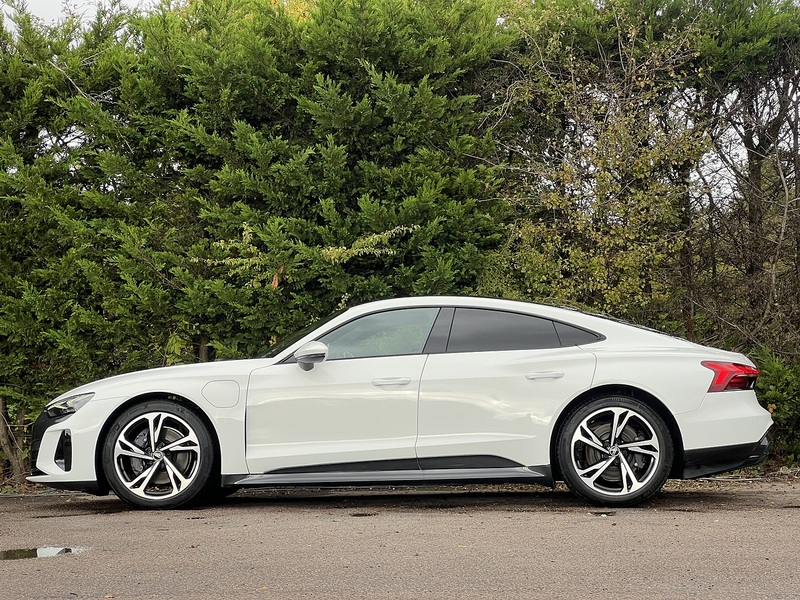 AUDI E-TRON GT E-TRON GT QUATTRO BASE 4d 523 BHP 1 OWNER FROM NEW|VAT QUALIFYING - U10284