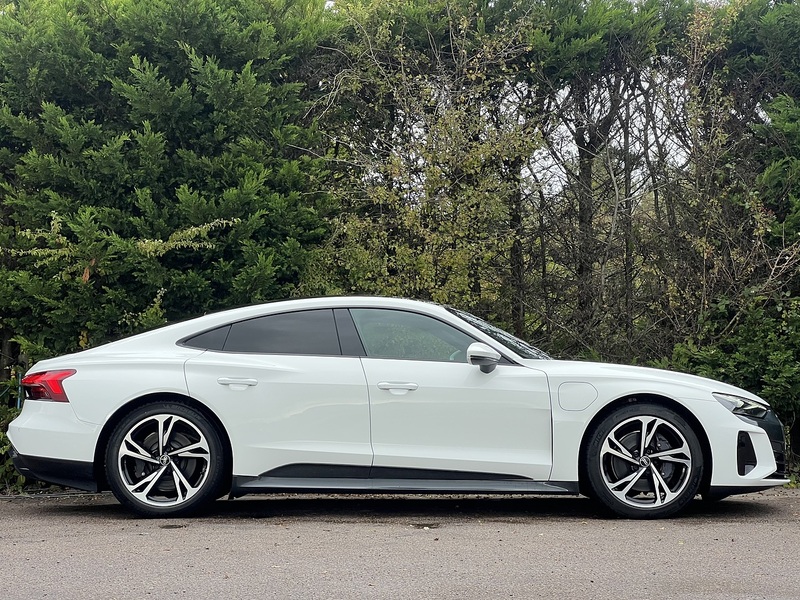 AUDI E-TRON GT E-TRON GT QUATTRO BASE 4d 523 BHP 1 OWNER FROM NEW|VAT QUALIFYING - U10284