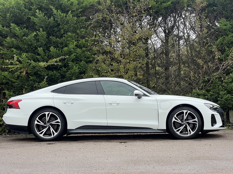 AUDI E-TRON GT E-TRON GT QUATTRO BASE 4d 523 BHP 1 OWNER FROM NEW|VAT QUALIFYING - U10284
