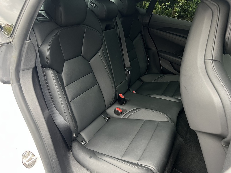 AUDI E-TRON GT E-TRON GT QUATTRO BASE 4d 523 BHP 1 OWNER FROM NEW|VAT QUALIFYING - U10284