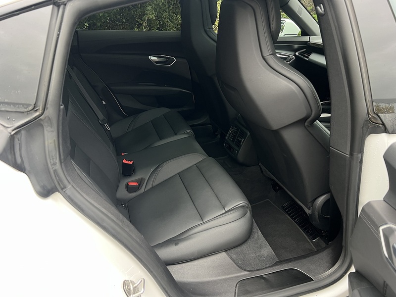 AUDI E-TRON GT E-TRON GT QUATTRO BASE 4d 523 BHP 1 OWNER FROM NEW|VAT QUALIFYING - U10284