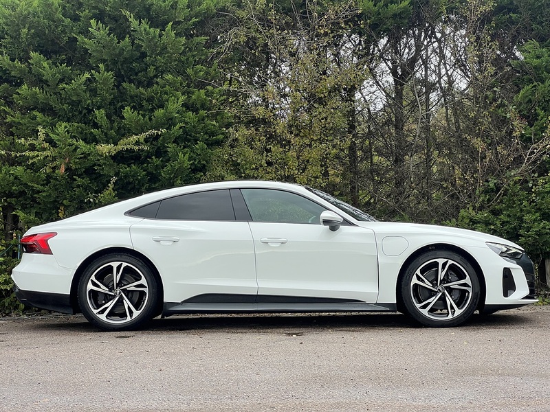 AUDI E-TRON GT E-TRON GT QUATTRO BASE 4d 523 BHP 1 OWNER FROM NEW|VAT QUALIFYING - U10284