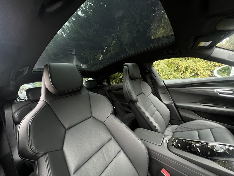 AUDI E-TRON GT E-TRON GT QUATTRO BASE 4d 523 BHP 1 OWNER FROM NEW|VAT QUALIFYING - U10284