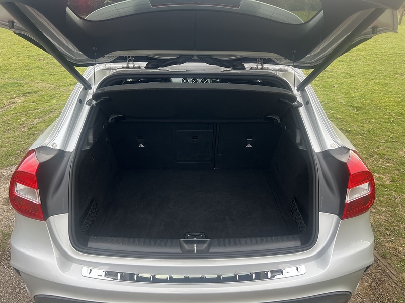 MERCEDES-BENZ GLA-CLASS GLA-CLASS 2.1 GLA 220 D 4MATIC AMG LINE 5d 174 BHP SERVICE HISTORY|R/CAM|PRIVACY|19'S - U10289