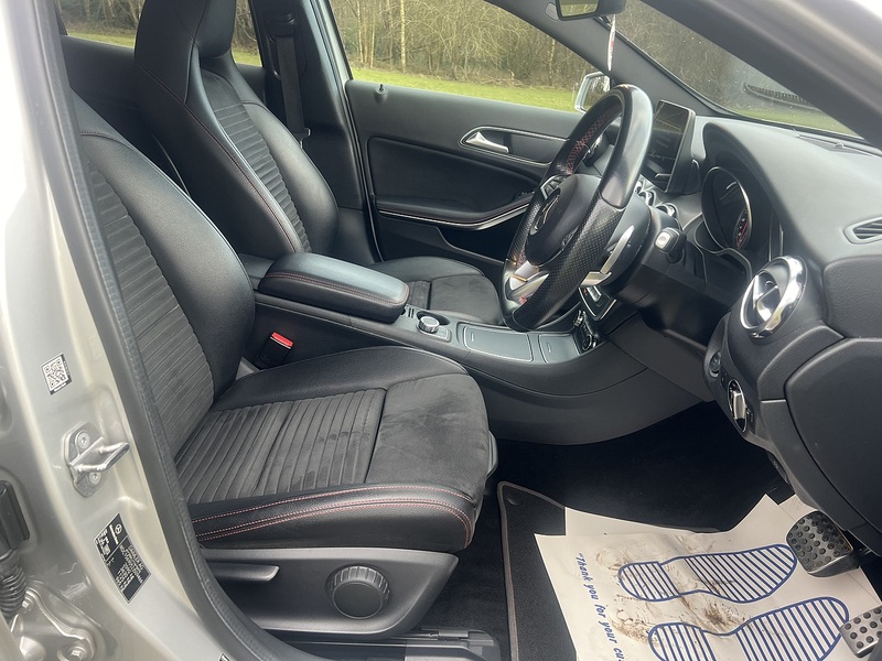 MERCEDES-BENZ GLA-CLASS GLA-CLASS 2.1 GLA 220 D 4MATIC AMG LINE 5d 174 BHP SERVICE HISTORY|R/CAM|PRIVACY|19'S - U10289