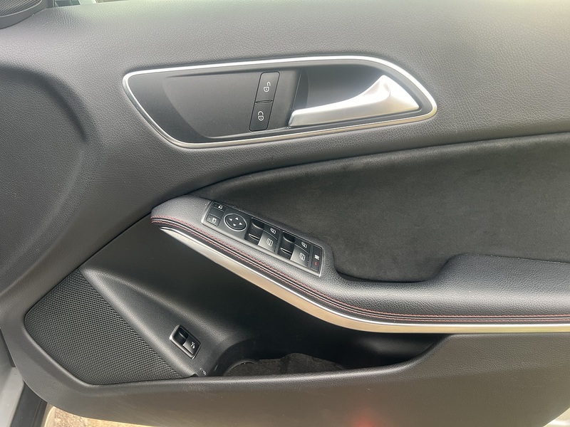 MERCEDES-BENZ GLA-CLASS GLA-CLASS 2.1 GLA 220 D 4MATIC AMG LINE 5d 174 BHP SERVICE HISTORY|R/CAM|PRIVACY|19'S - U10289