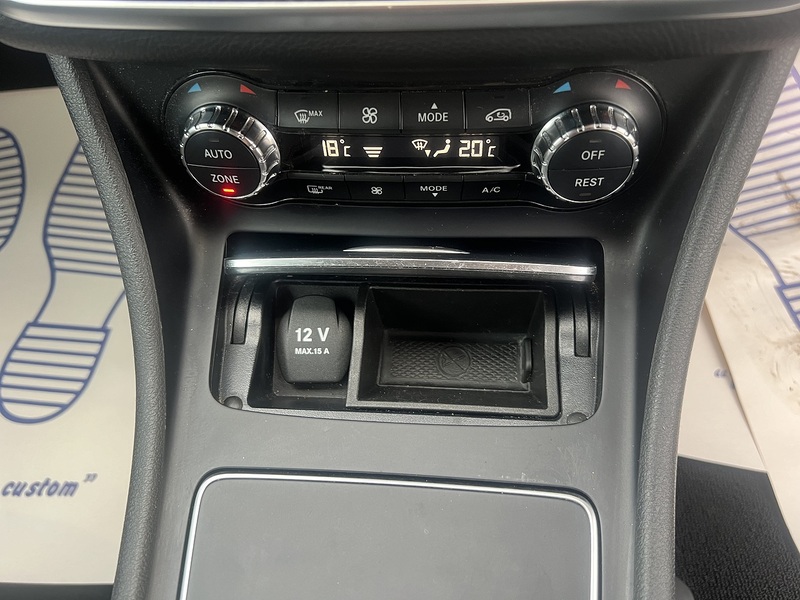 MERCEDES-BENZ GLA-CLASS GLA-CLASS 2.1 GLA 220 D 4MATIC AMG LINE 5d 174 BHP SERVICE HISTORY|R/CAM|PRIVACY|19'S - U10289