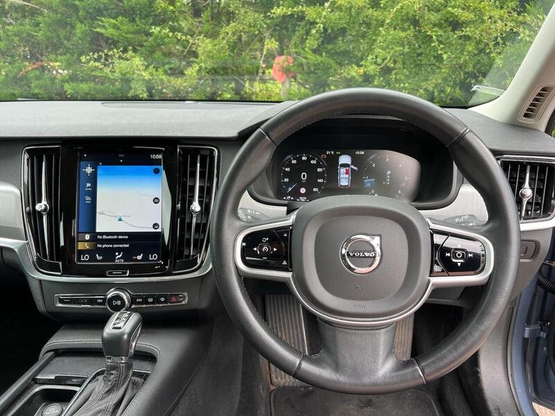 VOLVO V90 V90 2.0 D4 MOMENTUM 5d 188 BHP 1 FORMER KEEPER|PARK DISTANCE F/R - U10292