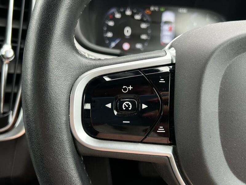 VOLVO V90 V90 2.0 D4 MOMENTUM 5d 188 BHP 1 FORMER KEEPER|PARK DISTANCE F/R - U10292