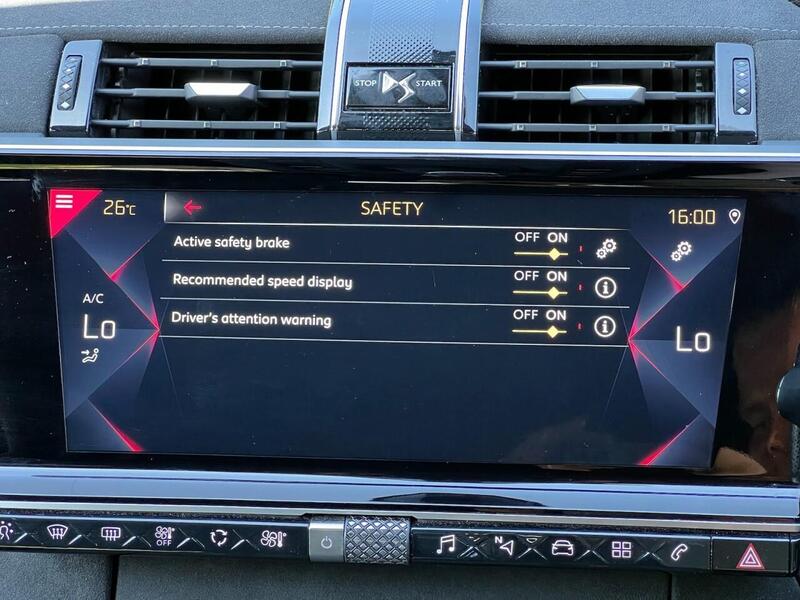 DS DS 7 CROSSBACK DS 7 CROSSBACK 1.5 BLUEHDI PERFORMANCE LINE S/S 5d 130 BHP 1 FORMER KEEPER|PARK DISTANCE|APPLE - U10296