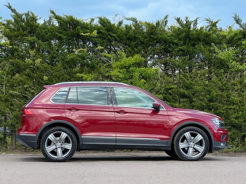 VOLKSWAGEN TIGUAN TIGUAN 2.0 SEL TDI 5d 148 BHP 1 OWNER FROM NEW|FULL VW HISTORY Estate Manual Diesel | PANORAMIC - U10306