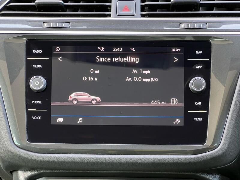 VOLKSWAGEN TIGUAN TIGUAN 2.0 SEL TDI 5d 148 BHP 1 OWNER FROM NEW|FULL VW HISTORY Estate Manual Diesel | PANORAMIC - U10306