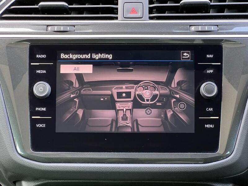 VOLKSWAGEN TIGUAN TIGUAN 2.0 SEL TDI 5d 148 BHP 1 OWNER FROM NEW|FULL VW HISTORY Estate Manual Diesel | PANORAMIC - U10306