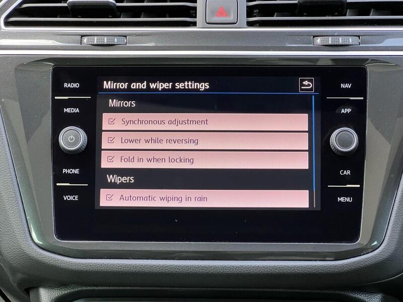 VOLKSWAGEN TIGUAN TIGUAN 2.0 SEL TDI 5d 148 BHP 1 OWNER FROM NEW|FULL VW HISTORY Estate Manual Diesel | PANORAMIC - U10306