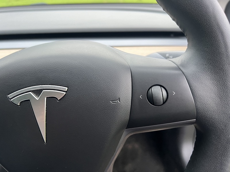 TESLA Model 3 Standard Range Plus Saloon 4dr Electric Auto RWD (241 bhp) Saloon Automatic Electric - U10314