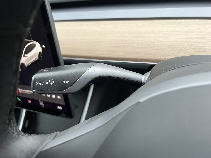 TESLA Model 3 Standard Range Plus Saloon 4dr Electric Auto RWD (241 bhp) Saloon Automatic Electric - U10314