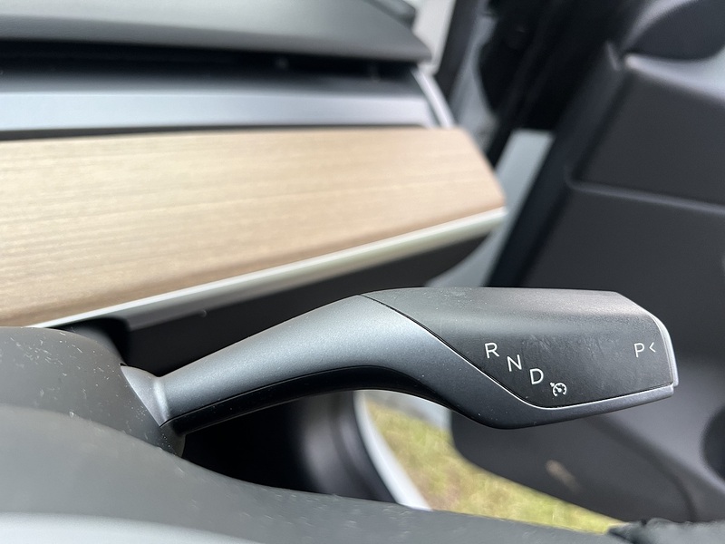 TESLA Model 3 Standard Range Plus Saloon 4dr Electric Auto RWD (241 bhp) Saloon Automatic Electric - U10314