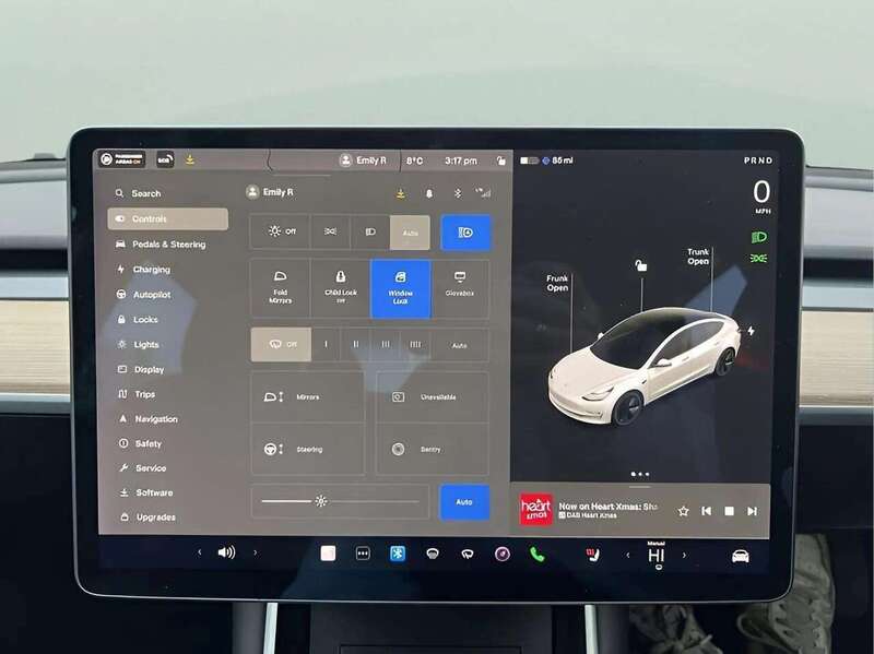 TESLA Model 3 Standard Range Plus Saloon 4dr Electric Auto RWD (241 bhp) Saloon Automatic Electric - U10314