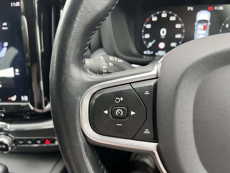 Volvo XC60 2.0 T5 Momentum SUV 5dr Petrol Auto Euro 6 (s/s) (250 ps) - U10323