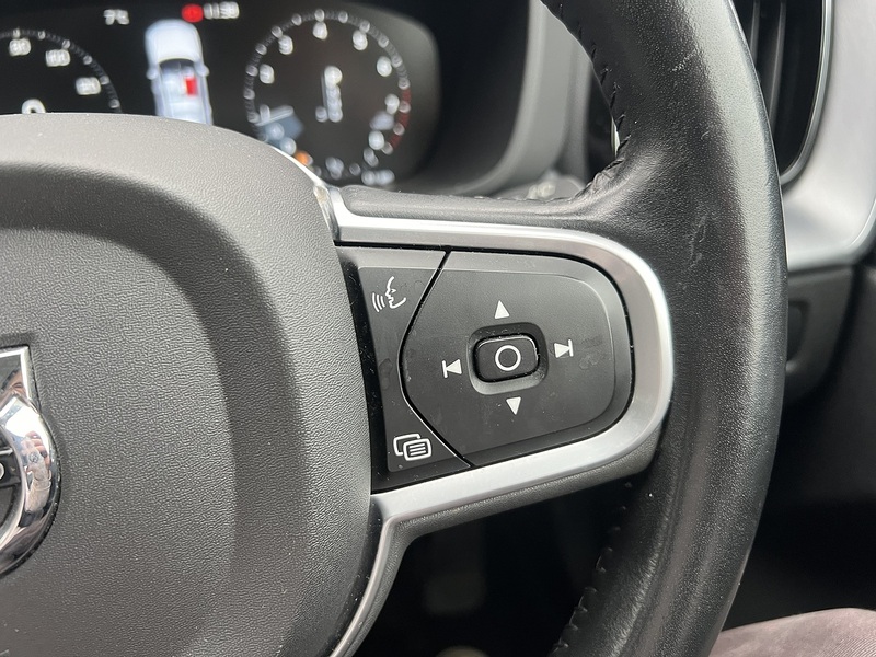 Volvo XC60 2.0 T5 Momentum SUV 5dr Petrol Auto Euro 6 (s/s) (250 ps) - U10323