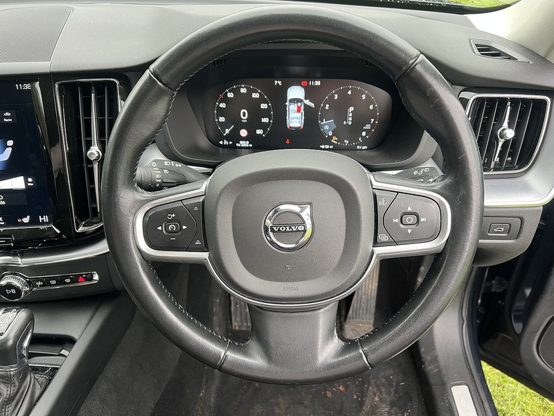 Volvo XC60 2.0 T5 Momentum SUV 5dr Petrol Auto Euro 6 (s/s) (250 ps) - U10323