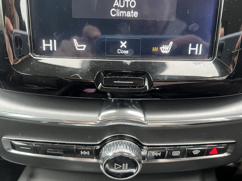 Volvo XC60 2.0 T5 Momentum SUV 5dr Petrol Auto Euro 6 (s/s) (250 ps) - U10323