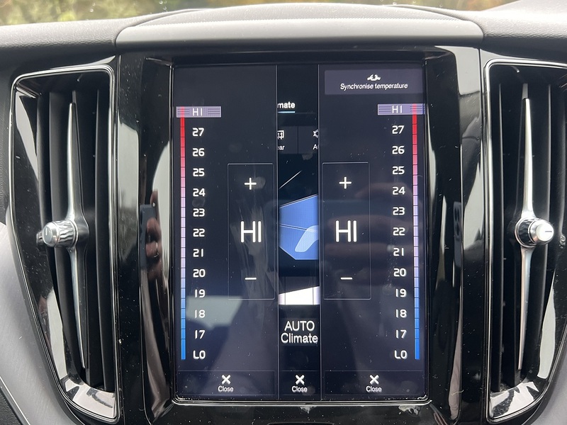 Volvo XC60 2.0 T5 Momentum SUV 5dr Petrol Auto Euro 6 (s/s) (250 ps) - U10323