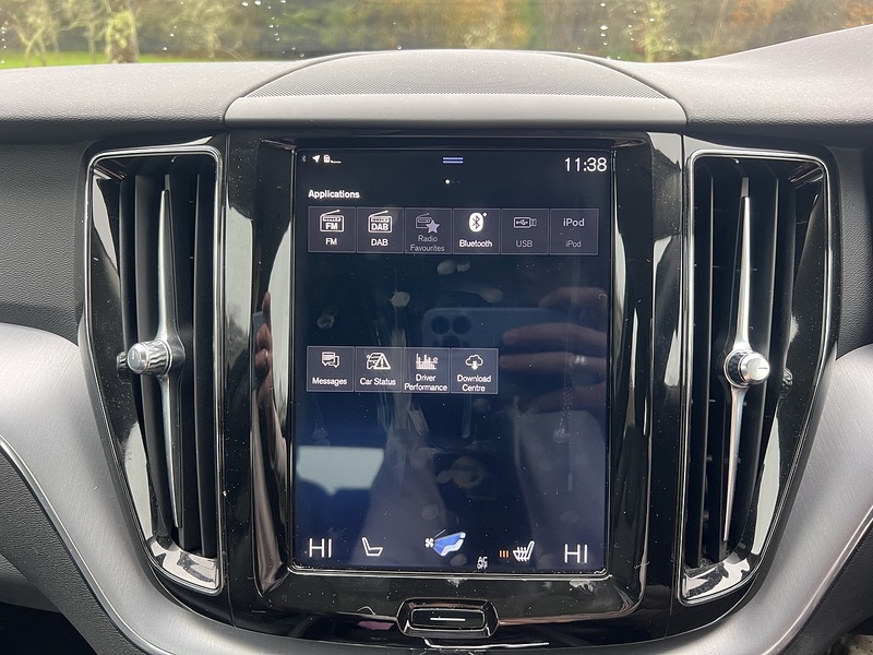 Volvo XC60 2.0 T5 Momentum SUV 5dr Petrol Auto Euro 6 (s/s) (250 ps) - U10323