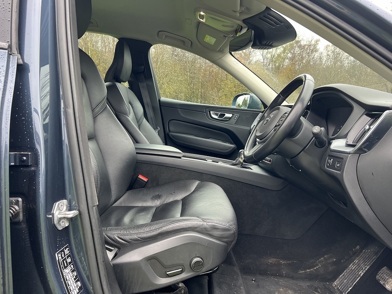 Volvo XC60 2.0 T5 Momentum SUV 5dr Petrol Auto Euro 6 (s/s) (250 ps) - U10323