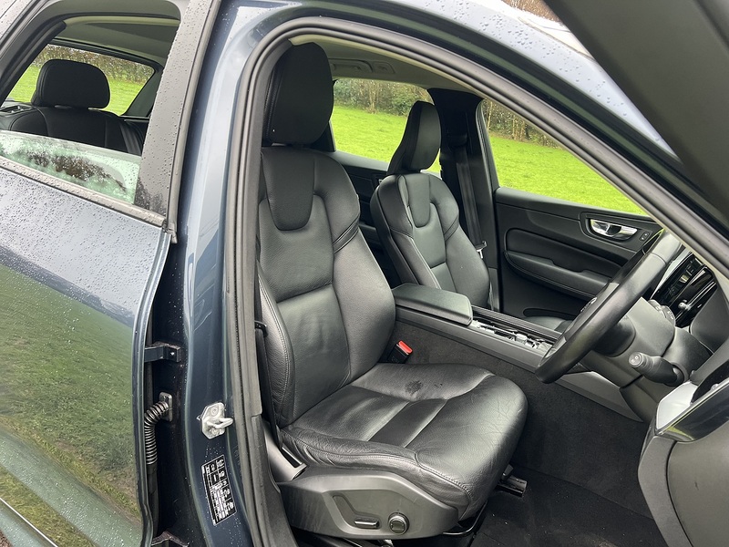 Volvo XC60 2.0 T5 Momentum SUV 5dr Petrol Auto Euro 6 (s/s) (250 ps) - U10323