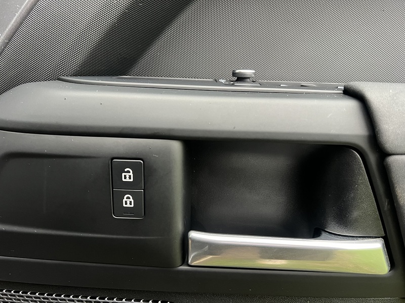 Land Rover Defender 110 3.0 D200 MHEV S SUV 5dr Diesel Auto 4WD Euro 6 (s/s) (200 ps) SUV Automatic Diesel | FULL LAND ROVER - U10324