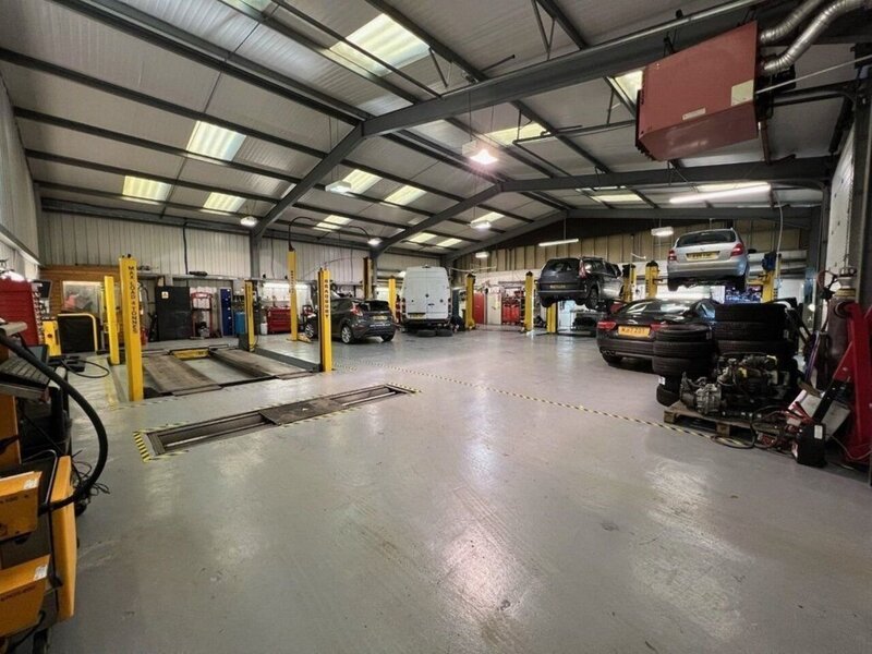 Land Rover Range Rover Evoque 2.0 TD4 SE Tech SUV 5dr Diesel Manual 4WD Euro 6 (s/s) (180 ps) - U10348