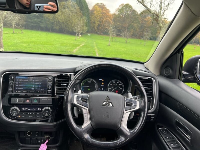 Mitsubishi Outlander 2.0h 12kWh GX4h SUV 5dr Petrol Plug-in Hybrid CVT 4WD Euro 6 (s/s) (200 ps) SUV Automatic Petrol - U10367